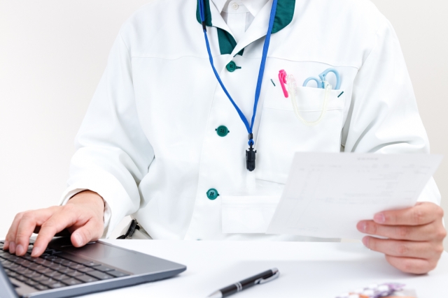 調剤薬局でのレセコンのイメージ図